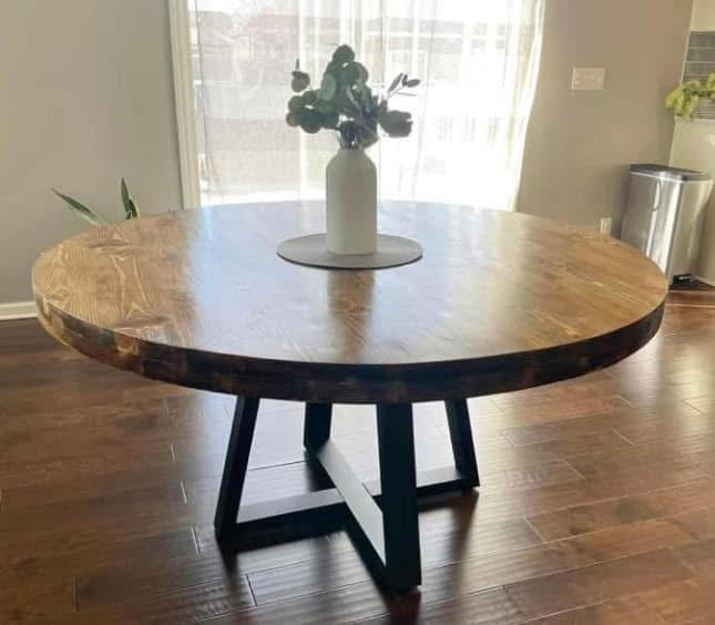 Round Dining Table w/ Metal Legs